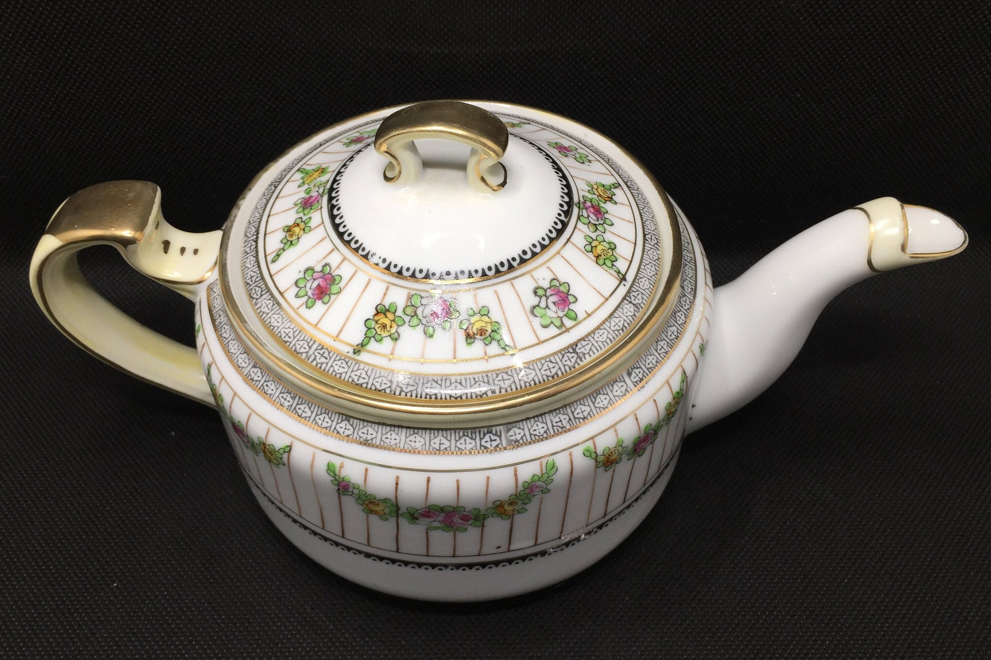 Pretty Nippon Teapot