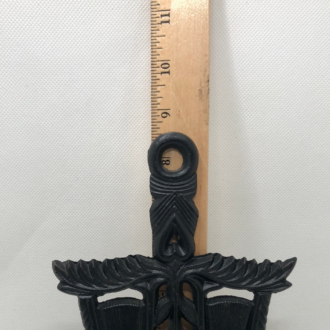 trivet cast iron with handle stamped VM length